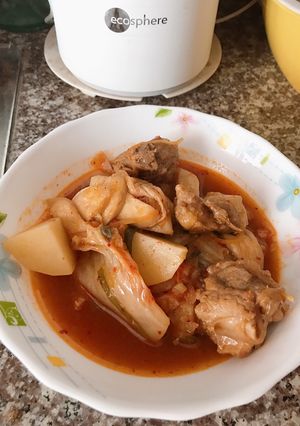 Hình của món Sườn hầm khoai tây, kim chi.