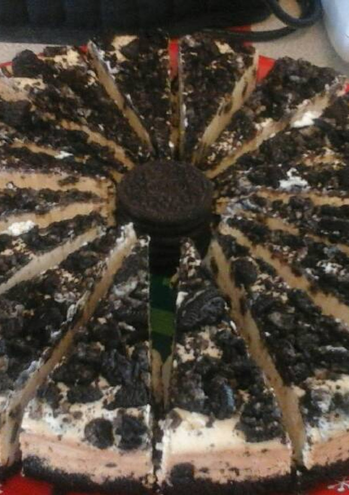 A picture of Oreo cheesecake.