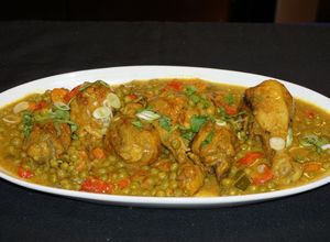 Una foto de Trutros de pollo al curry con leche de coco