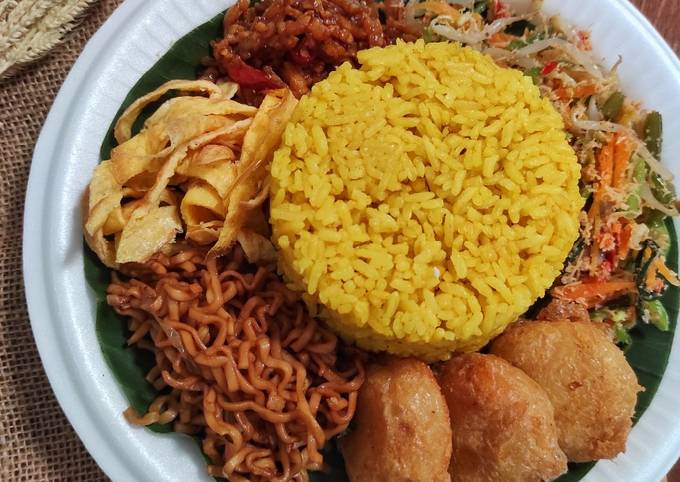 Cara Memasak 11. Nasi Kuning Magic Com dan pelengkapnya Ekonomis Untuk Jualan