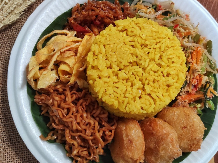 Cara Memasak 11. Nasi Kuning Magic Com dan pelengkapnya Ekonomis Untuk Jualan