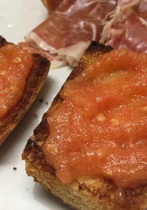 A picture of Spanish-Style Tomato Bread.