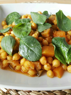 Una foto de Garbanzos con verduras al curry