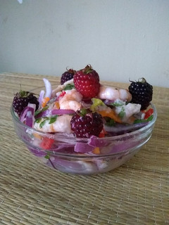 Una foto de Ceviche y moras🇻🇪👨🏾🍳