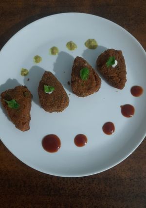 પૌવા અને બટાકા ની કટલેટ (Pauva Bataka Cutlet Recipe In Gujarati) રેસીપી મુખ્ય ફોટો