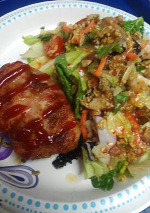 A picture of Chicken and Salad.