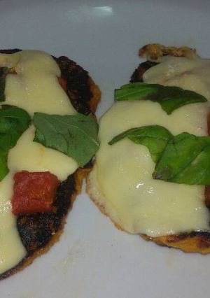 Una foto de Cachapizza (cachapas a la pizza)
