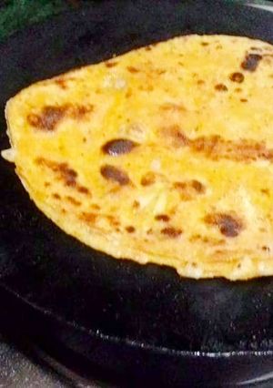 A picture of Moong dhuli dal paratha.