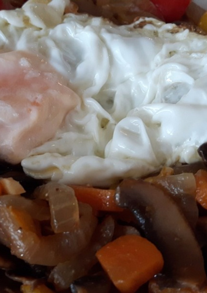 Una foto de Champiñones con verduras