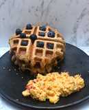 Desayuno de sábado: huevos pericos con waffles de avena 🧇