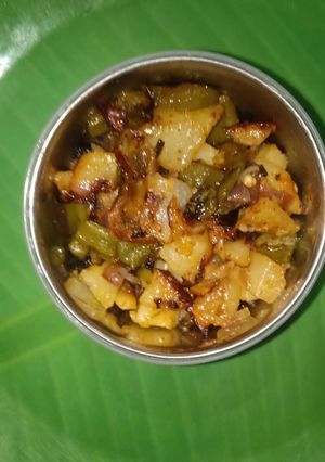 A picture of Potato and capsicum veg.
