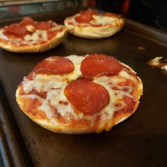 A picture of Pizza Bagels.