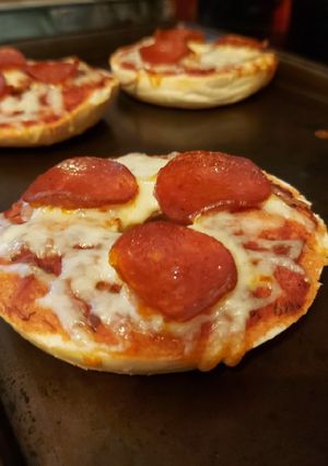 A picture of Pizza Bagels.