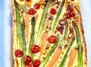 Une photo de quiche tomates