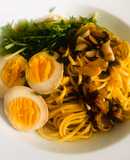 Trứng ngâm tương trộn mì