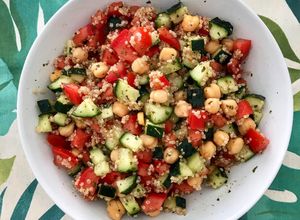 Foto principal de Tabulé de quinoa con garbanzos, pepino y tomate