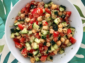 Foto principal de Tabulé de quinoa con garbanzos, pepino y tomate