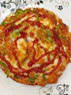 વેજ બટર મોઝરેલા ચીઝ પીઝા (veg butter mozzarella cheese pizza in gujarati લન્ગુઅગે) રેસીપી મુખ્ય ફોટો