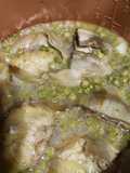 Alcauciles con papa, guisantes y jamón de mi madre