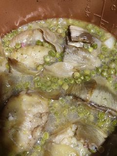 Una foto de Alcauciles con papa, guisantes y jamón de mi madre