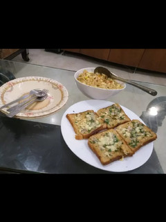 A picture of Garlic bread.