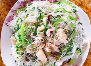 Hình của món Bún gạo xào mực tươi.