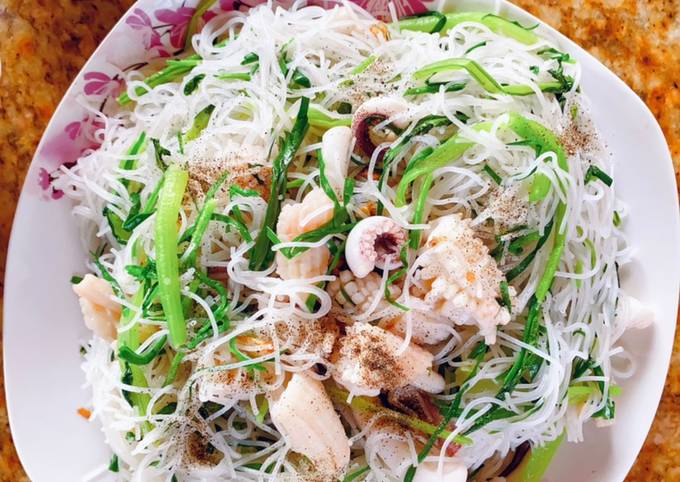 Bún Gạo Xào Mực - Món Ngon Đậm Đà Hương Vị Biển