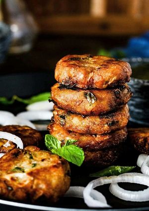 A picture of Hyderabadi Chicken Shikampuri Kebab.