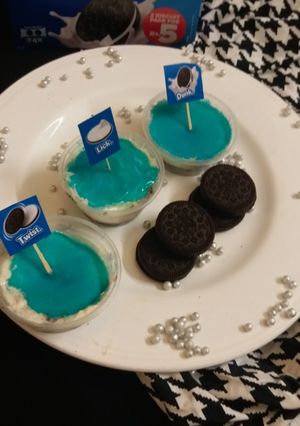 A picture of Oreo cheesecake shots.