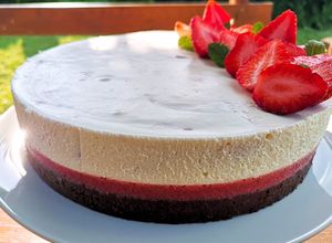 Fehér csokis epertorta recept fotója