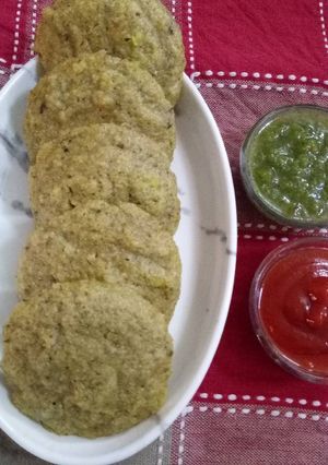 A picture of Oats spinach Idli.