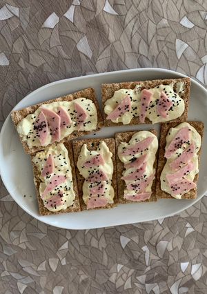 Une photo de Tartines Wasa fromage blanc, Boursin®️, œufs dur mortadelle
