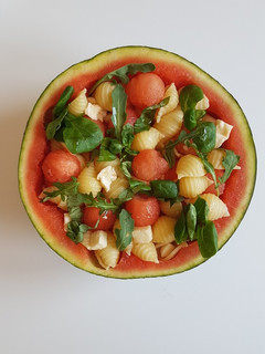 Una foto de Ensalada de pasta con sandía 🍉