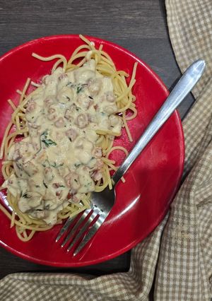 Spagetti gombás-baconos szósszal recept fotója