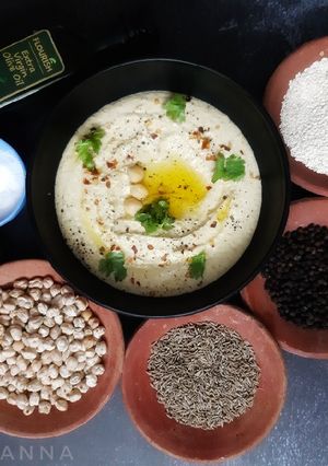 A picture of Hummus.