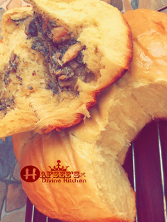 A picture of Stuffed bread rolls.
