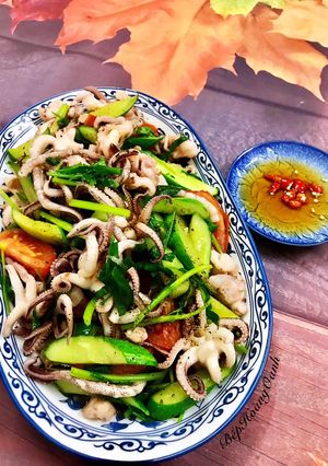 Hình của món Đầu Mực Xào Cần Cà Chua Dưa Leo.