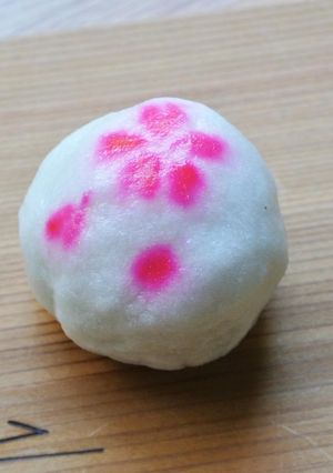 Une photo de Sakura; La fleurs de cerisier - Jouyo Manjyu (Wagashi)