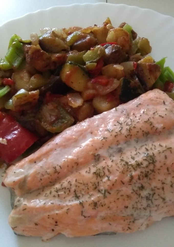 Una foto de Salmón con verduras al vapor (Thermomix)