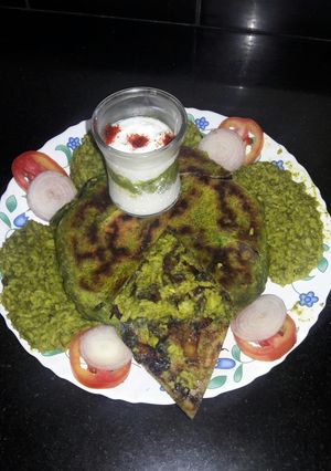 વેજ પાલક ખીચડી(Veg palak khichdi Recipe in Gujarati) રેસીપી મુખ્ય ફોટો