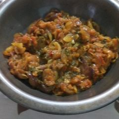 A picture of Onion tomato chutney.