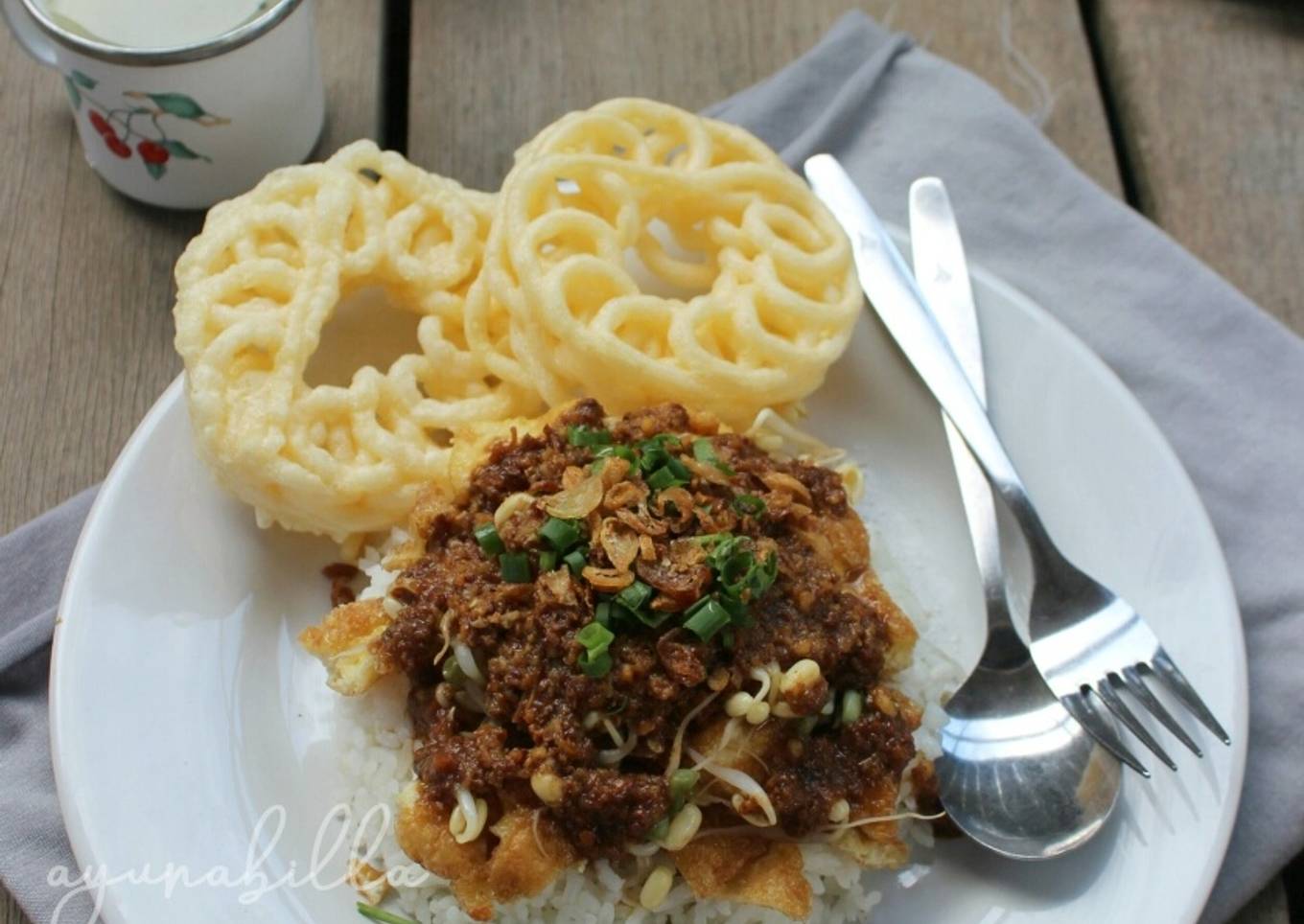 Nasi tahu telur bumbu kacang