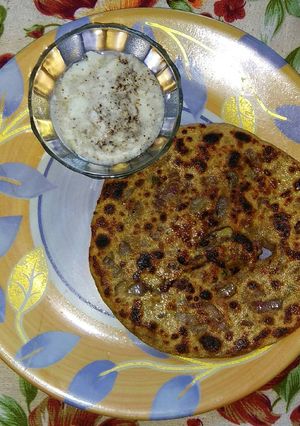 A picture of Onion paratha.