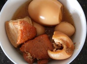 Hình của món Thịt kho hột vịt.