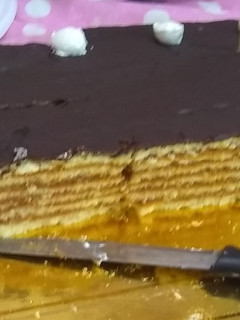 Una foto de Torta fácil con pionono y dulce de leche riquísima!!