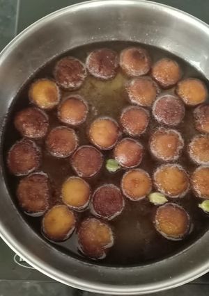 ગુલાબજાંબુ (Gulabjamun Recipe In Gujarati) રેસીપી મુખ્ય ફોટો