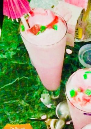 A picture of Strawberry shake.