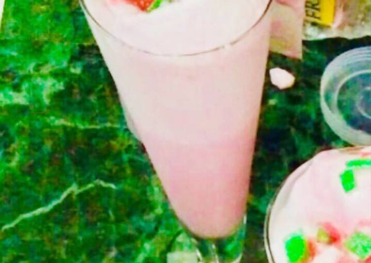 How to Prepare Delicious Strawberry shake