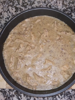 Una foto de Pollo con salsa de almendras