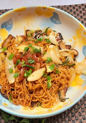 Hình của món Mì Gói Xào Da Heo.